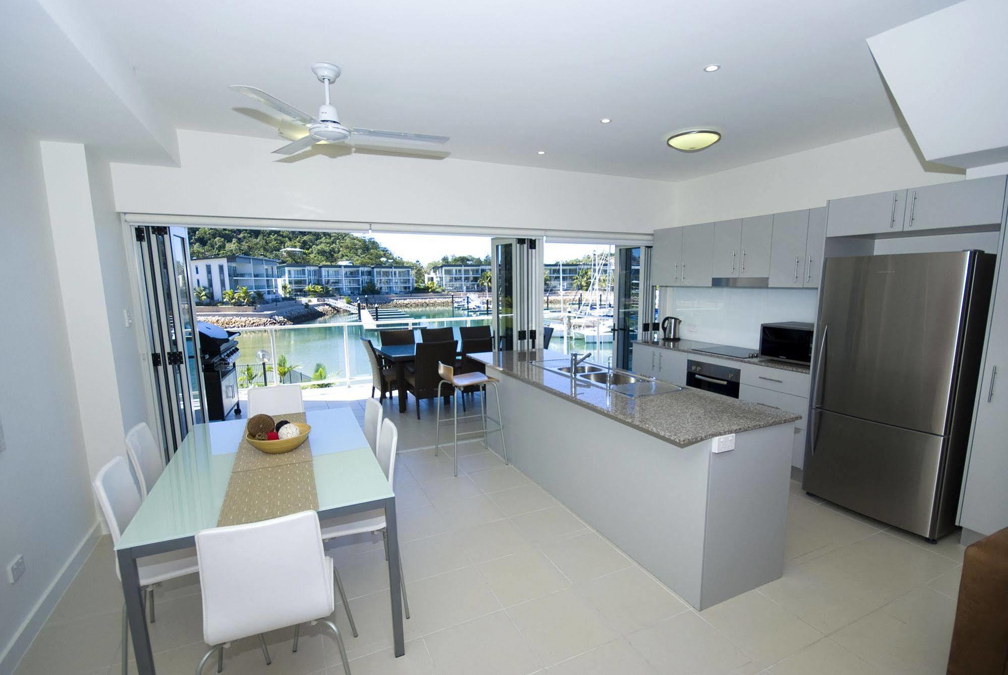 Beachside Magnetic Harbour Apartments Nelly Bay Екстериор снимка