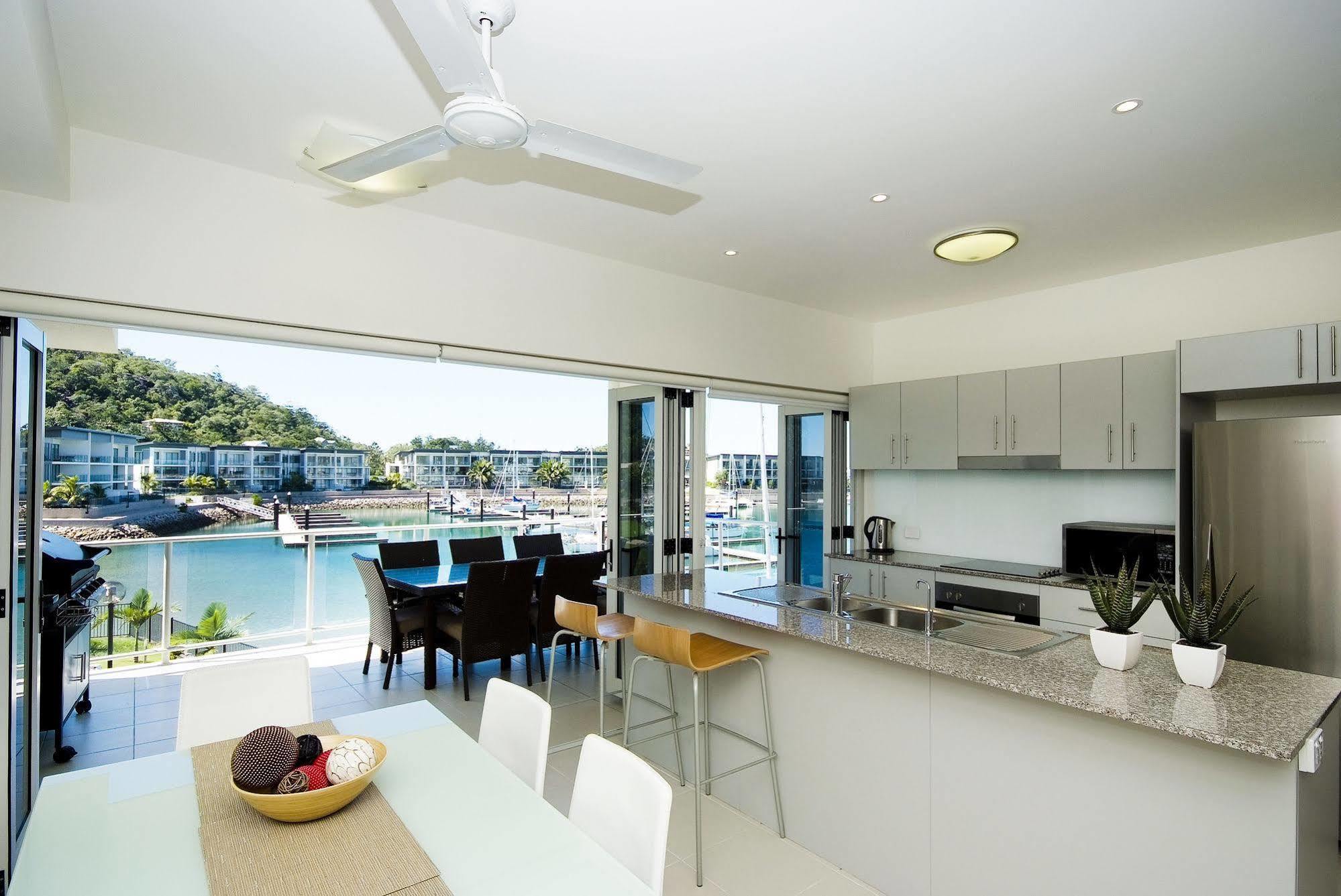Beachside Magnetic Harbour Apartments Nelly Bay Екстериор снимка